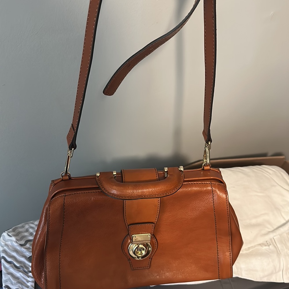 Designer bag complete with dust bag. Can be used as cross body. - Picture 4 of 5